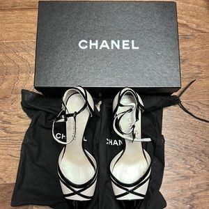 Chanel black and cream 3 inch heels size 39 1/2 beautiful strap with pearl